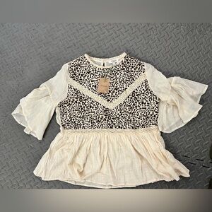 Umgee Animal leopard Print Lace Trim blouse. Medium.